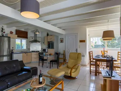 Cuisine ou kitchenette dans l'établissement Holiday Home Le Triskell by Interhome