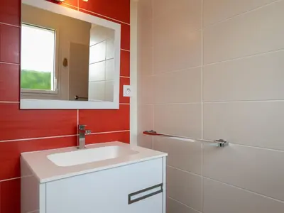 Salle de bains dans l'établissement Holiday Home La Closière by Interhome