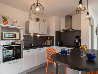 Cuisine ou kitchenette dans l'établissement Holiday Home La Closière by Interhome