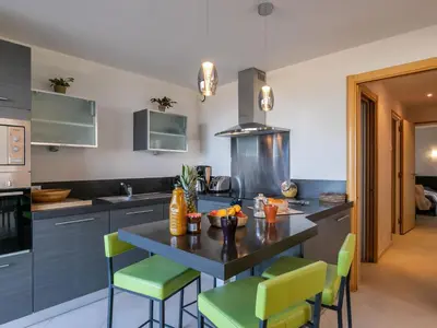 Cuisine ou kitchenette dans l'établissement Holiday Home Men Meur by Interhome