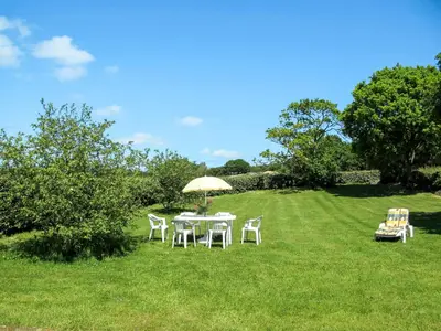 Jardin de l'établissement Holiday Home Gîte des Perdrix by Interhome