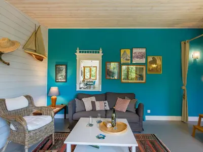 Coin salon dans l'établissement Holiday Home Gîte au Jardin by Interhome