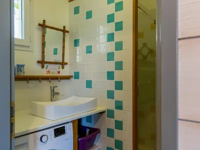 Salle de bains dans l'établissement Holiday Home Gîte au Jardin by Interhome