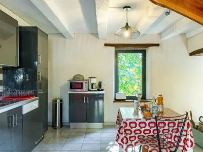 Cuisine ou kitchenette dans l'établissement Holiday Home Les Trois Baudets by Interhome