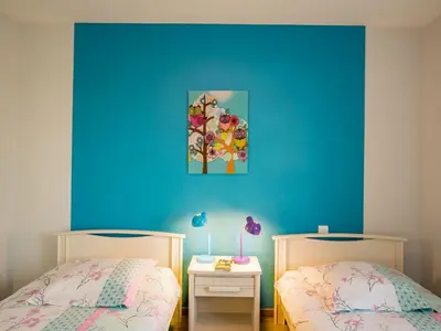 Un ou plusieurs lits dans un hébergement de l'établissement Holiday Home La Goulvinoise by Interhome