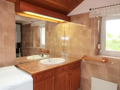 Salle de bains dans l'établissement Holiday Home Ty Coz by Interhome