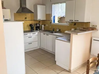 Cuisine ou kitchenette dans l'établissement Holiday Home L'appel du Large by Interhome