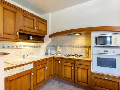 Cuisine ou kitchenette dans l'établissement Holiday Home Maner Penfrat by Interhome