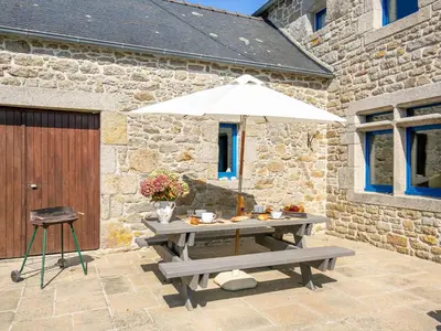 Terrasse ou espace extérieur de l'établissement Holiday Home Maner Penfrat by Interhome