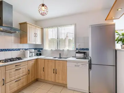Cuisine ou kitchenette dans l'établissement Holiday Home Ty Fañch by Interhome