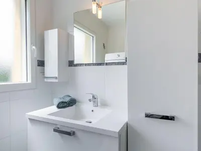 Salle de bains dans l'établissement Holiday Home Ty Fañch by Interhome