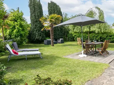 Jardin de l'établissement Holiday Home Bleue by Interhome