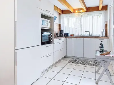 Cuisine ou kitchenette dans l'établissement Holiday Home Tal Ar Mor by Interhome