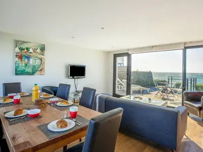 Télévision ou salle de divertissement dans l'établissement Holiday Home La Villa Marine by Interhome