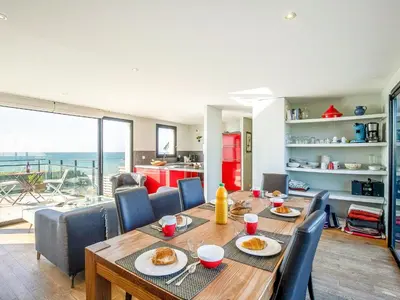 Coin salon dans l'établissement Holiday Home La Villa Marine by Interhome