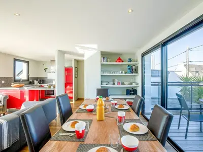 Cuisine ou kitchenette dans l'établissement Holiday Home La Villa Marine by Interhome