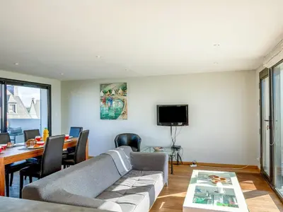 Télévision ou salle de divertissement dans l'établissement Holiday Home La Villa Marine by Interhome
