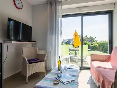 Télévision ou salle de divertissement dans l'établissement Holiday Home Ty Angèle by Interhome