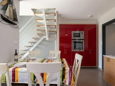 Cuisine ou kitchenette dans l'établissement Holiday Home Ty Angèle by Interhome