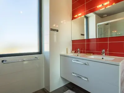 Salle de bains dans l'établissement Holiday Home Ty Angèle by Interhome