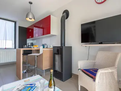 Télévision ou salle de divertissement dans l'établissement Holiday Home Ty Angèle by Interhome