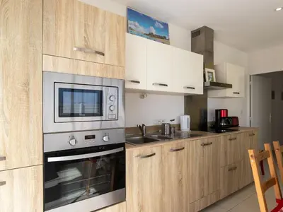 Cuisine ou kitchenette dans l'établissement Holiday Home Tal ar Mor by Interhome