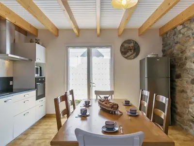 Cuisine ou kitchenette dans l'établissement Holiday Home Ty Coz ar Mor by Interhome