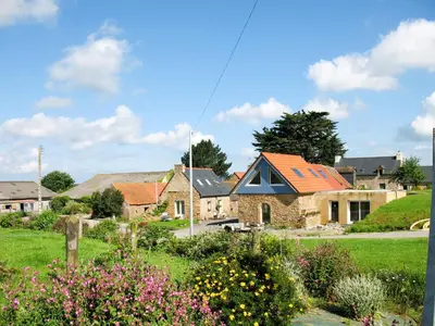Jardin de l'établissement Holiday Home L'Hirondelle by Interhome
