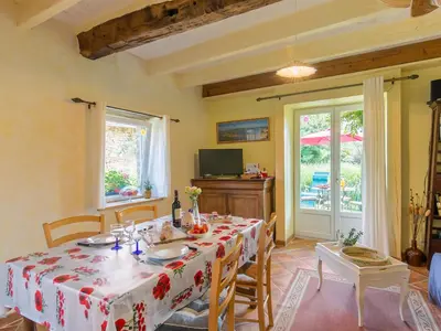Télévision ou salle de divertissement dans l'établissement Holiday Home L'Hirondelle by Interhome