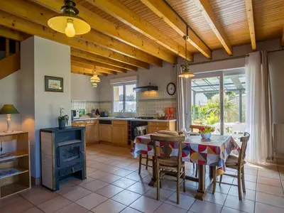 Cuisine ou kitchenette dans l'établissement Holiday Home Rève de Plage by Interhome