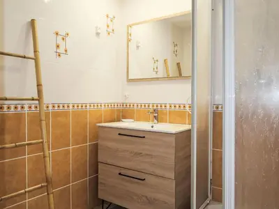 Salle de bains dans l'établissement Holiday Home Ty Kerveal by Interhome
