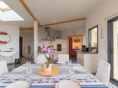 Cuisine ou kitchenette dans l'établissement Holiday Home Maison de Plain Pied - Vue Mer by Interhome