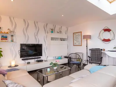 Télévision ou salle de divertissement dans l'établissement Holiday Home Maison de Plain Pied - Vue Mer by Interhome