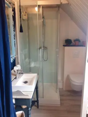 Salle de bains dans l'établissement Les Chambres du Mad