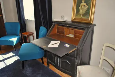 Coin salon dans l'établissement Les Chambres du Mad