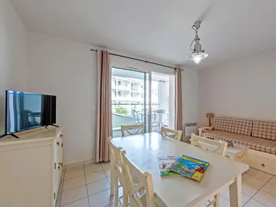 Télévision ou salle de divertissement dans l'établissement Vacancéole - Le Domaine de Bertheaume
