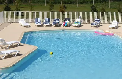 Piscine de l'établissement Résidence Goélia Les Roches ou située à proximité