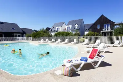 Piscine de l'établissement Résidence Goélia Les Roches ou située à proximité