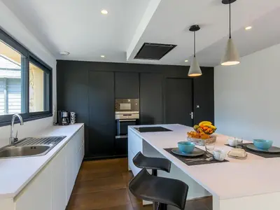 Cuisine ou kitchenette dans l'établissement Holiday Home Breizh Riviera by Interhome