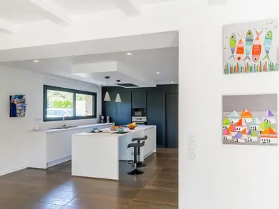 Cuisine ou kitchenette dans l'établissement Holiday Home Breizh Riviera by Interhome