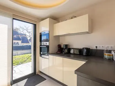 Cuisine ou kitchenette dans l'établissement Holiday Home Ty Pleine by Interhome