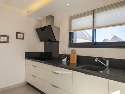 Cuisine ou kitchenette dans l'établissement Holiday Home Ty Pleine by Interhome
