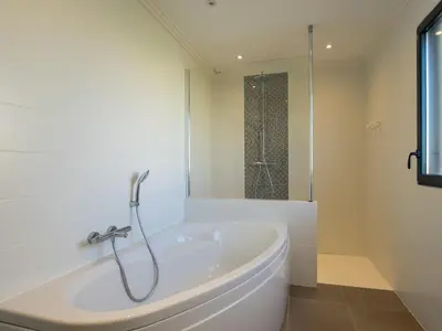 Salle de bains dans l'établissement Holiday Home Ty Pleine by Interhome
