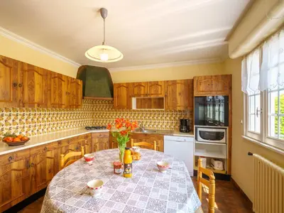 Cuisine ou kitchenette dans l'établissement Holiday Home Ty Didrouz by Interhome