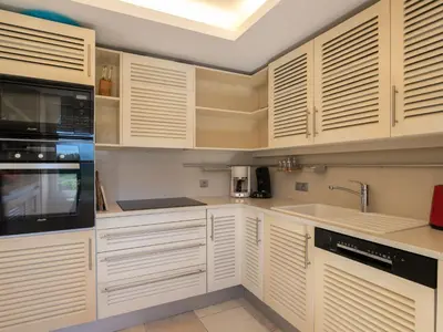Cuisine ou kitchenette dans l'établissement Holiday Home Ty Pors Ar Pagn by Interhome