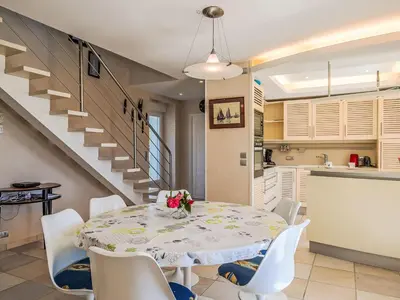 Cuisine ou kitchenette dans l'établissement Holiday Home Ty Pors Ar Pagn by Interhome