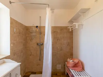 Salle de bains dans l'établissement Holiday Home Les Hortensias by Interhome