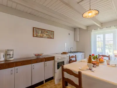 Cuisine ou kitchenette dans l'établissement Holiday Home Les Hortensias by Interhome