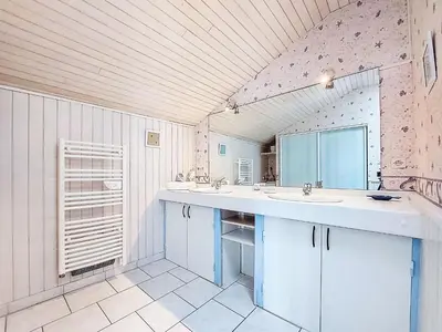 Cuisine ou kitchenette dans l'établissement Holiday Home Pors Bae by Interhome