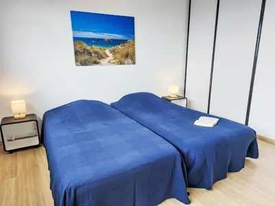 Un ou plusieurs lits dans un hébergement de l'établissement Holiday Home L'Iroise by Interhome